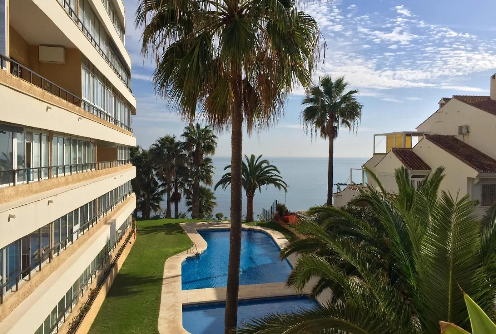Beachfront Apartment With Sea Views Benalmádena Hiszpania
