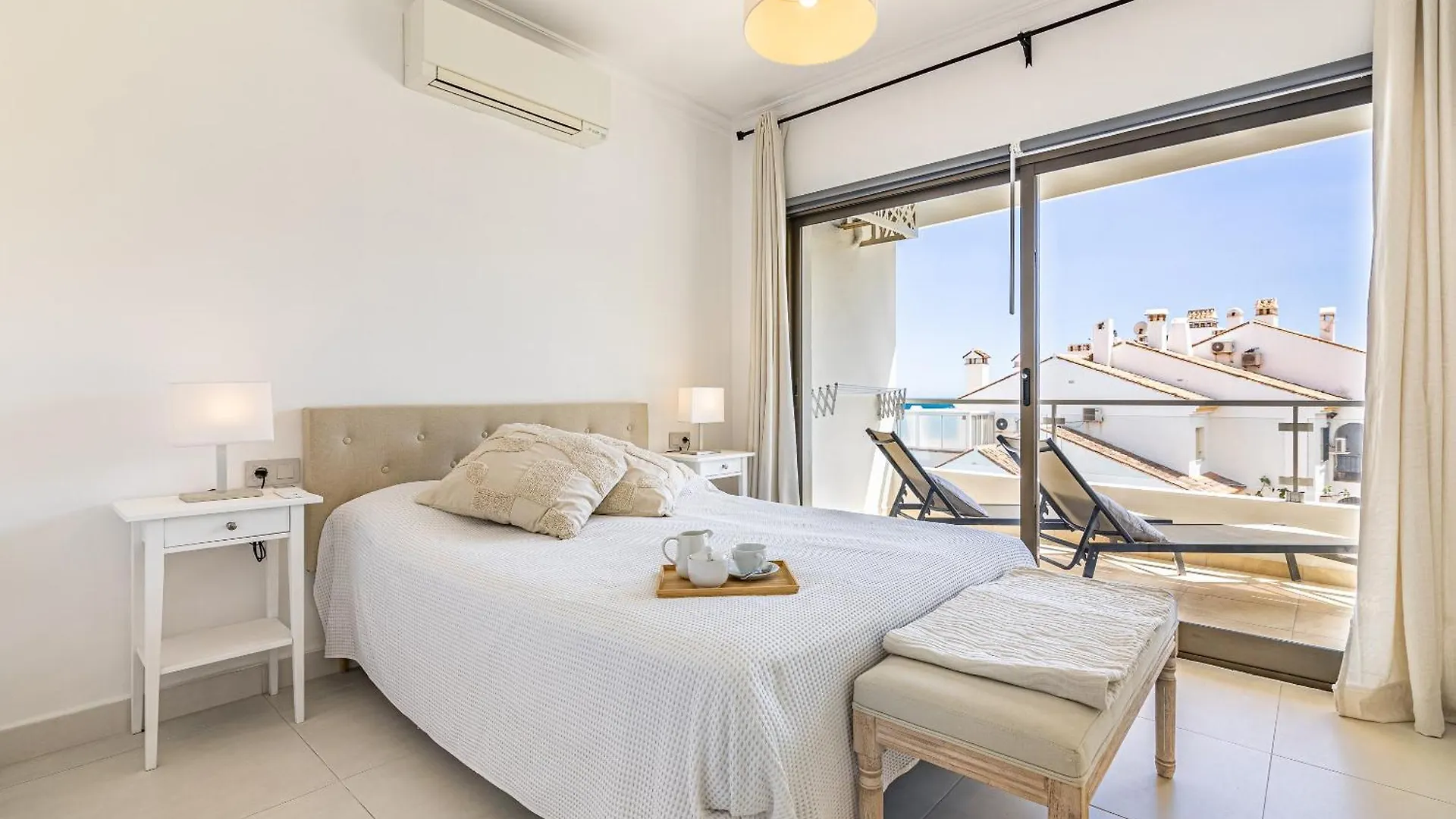 Beachfront Apartment With Sea Views Benalmádena