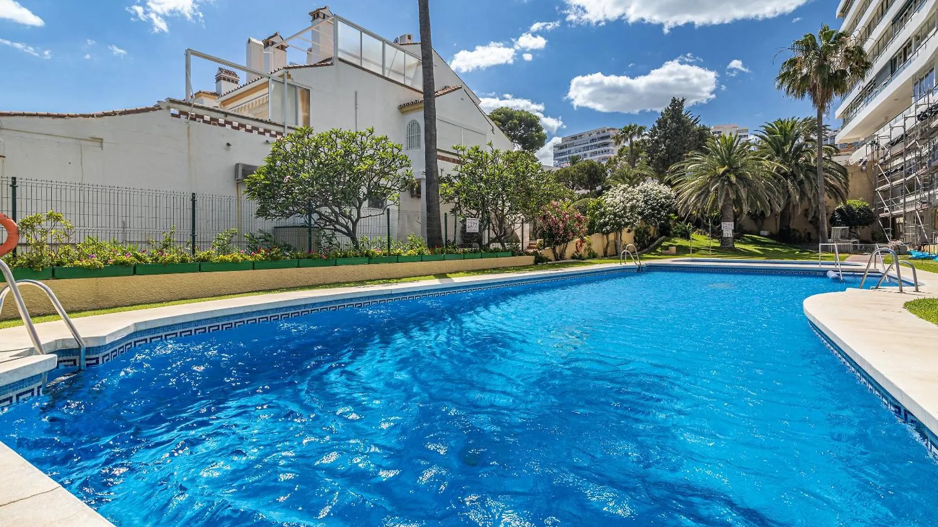 Beachfront Apartment With Sea Views Benalmádena