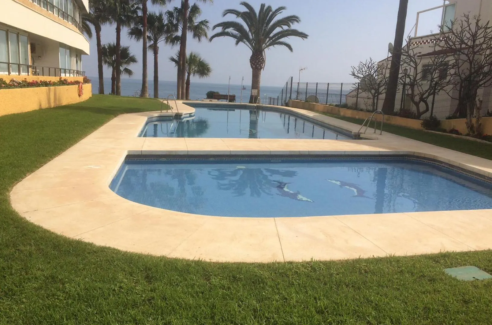 Beachfront Apartment With Sea Views Benalmádena