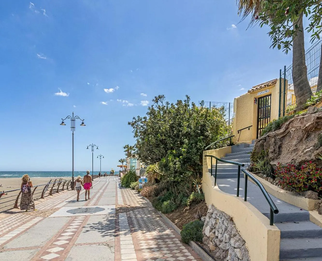 Beachfront Apartment With Sea Views Benalmádena