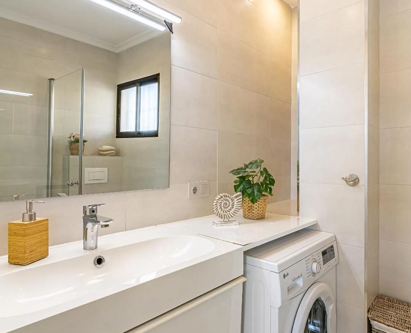 Beachfront Apartment With Sea Views Benalmádena