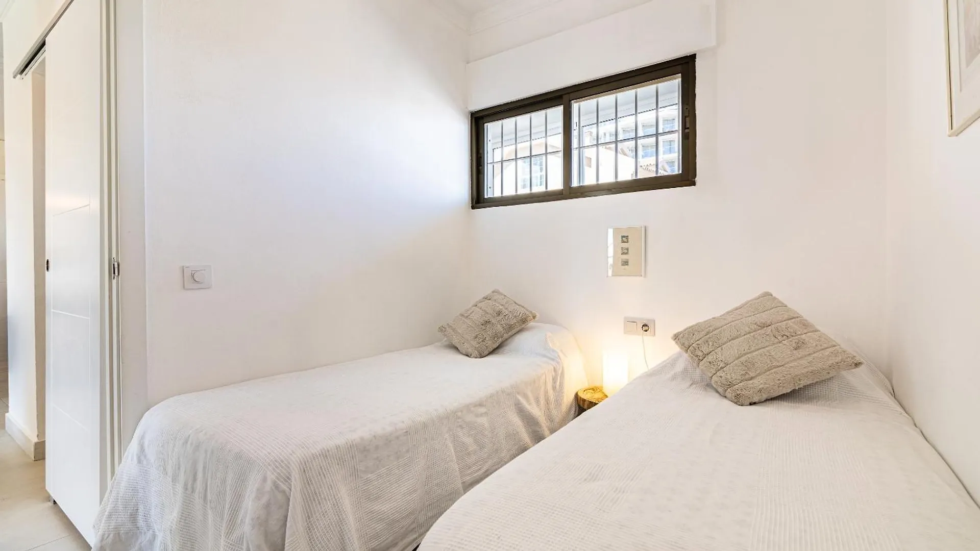 Beachfront Apartment With Sea Views 베날마데나코스타 스페인