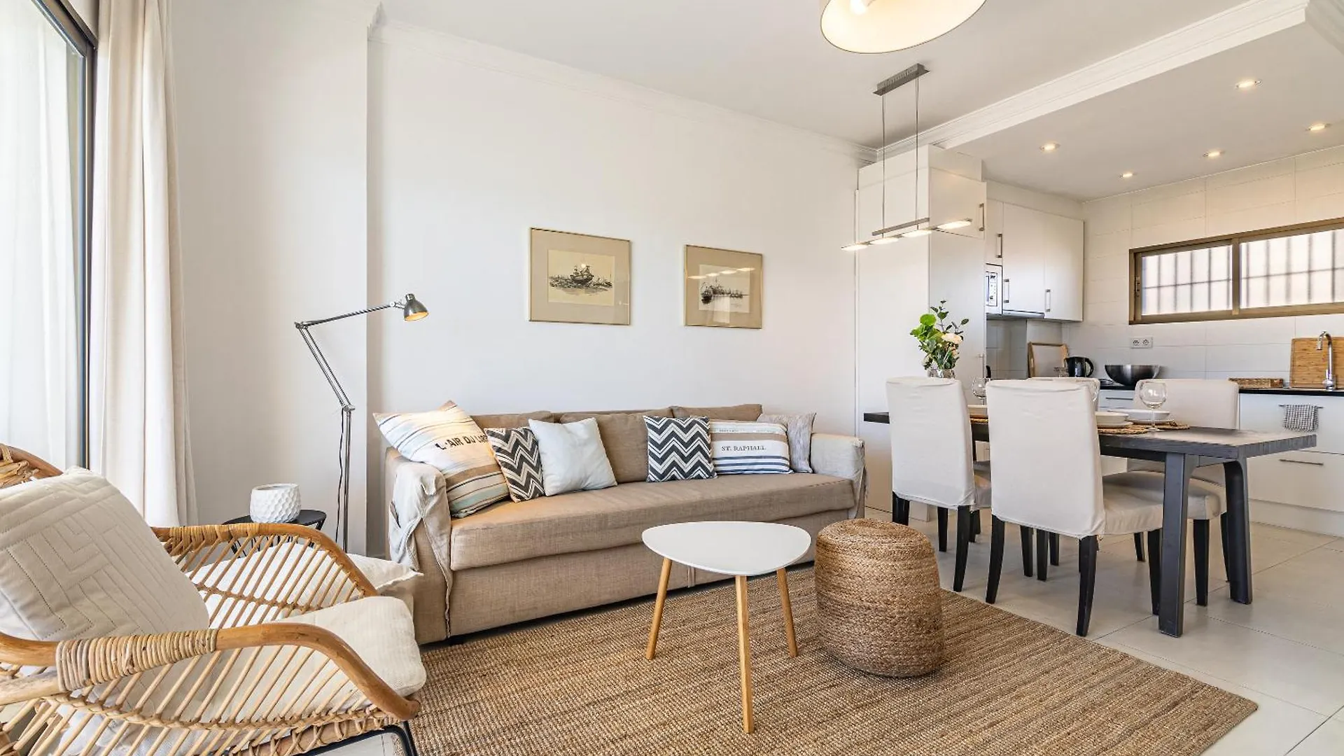 Beachfront Apartment With Sea Views 베날마데나코스타 0*,  스페인