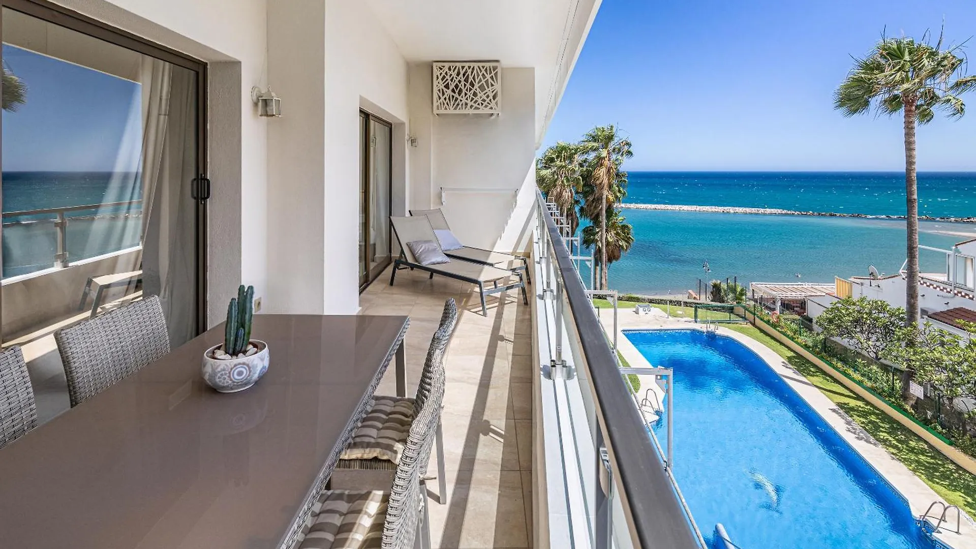 Beachfront Apartment With Sea Views location